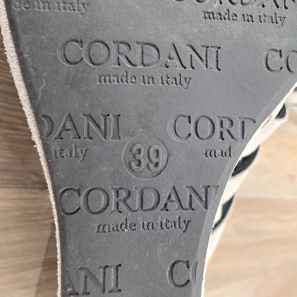 CORDANI Gray Suede Strappy Platform‎ Wedge Heels Sandals Shoes Italy Size 39